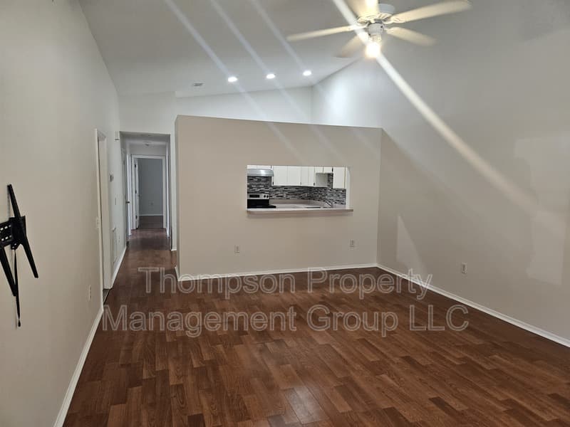 Tampa Townhome: 8512 N Hyaleah Rd