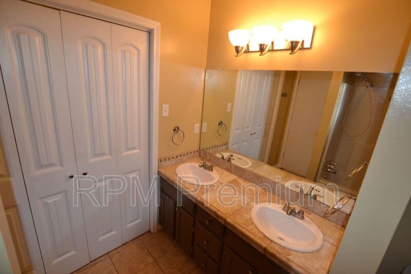 Baton Rouge House: 2136 S Flannery Rd.
