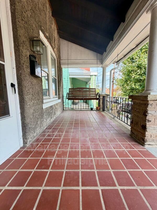 Philadelphia House: 15 West Abington Ave