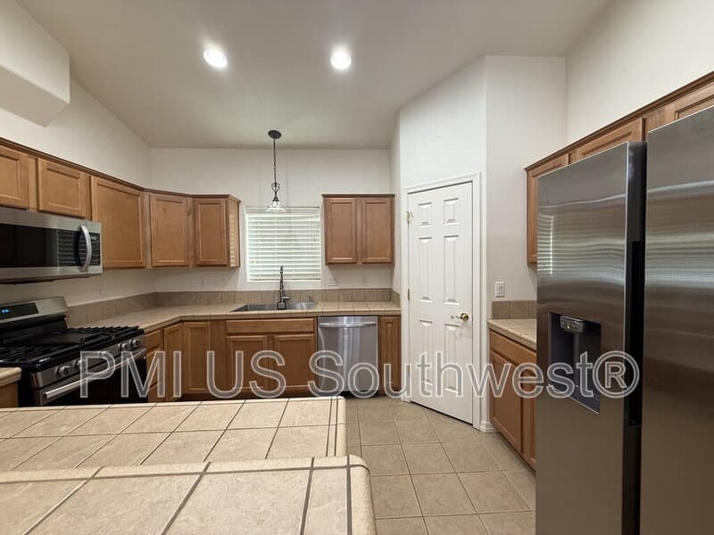 Fort Mohave House: 2060 Mesa Verde Way