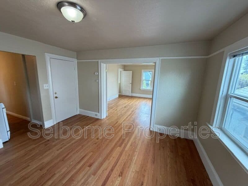 Oakland House: 546 Merrimac St