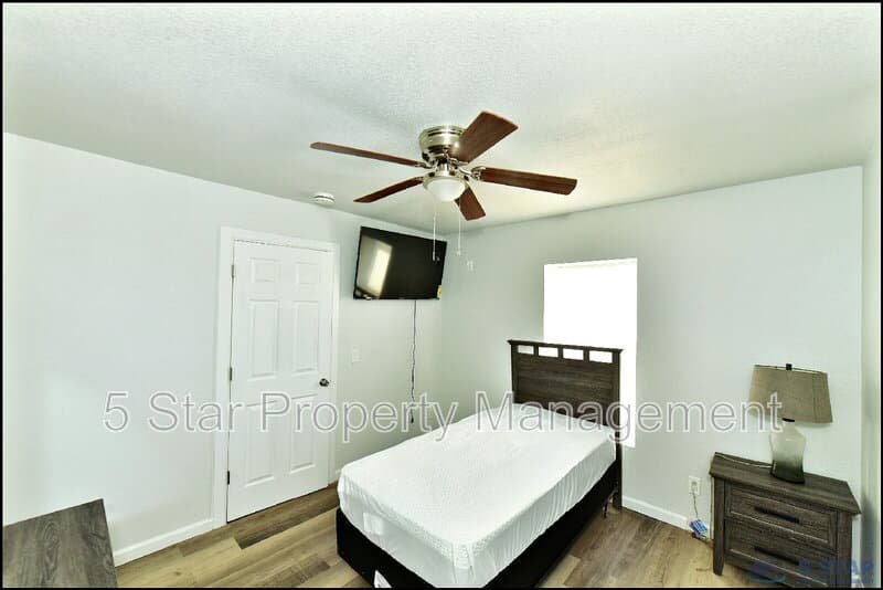 El Paso Condo: 6806 Alameda Ave