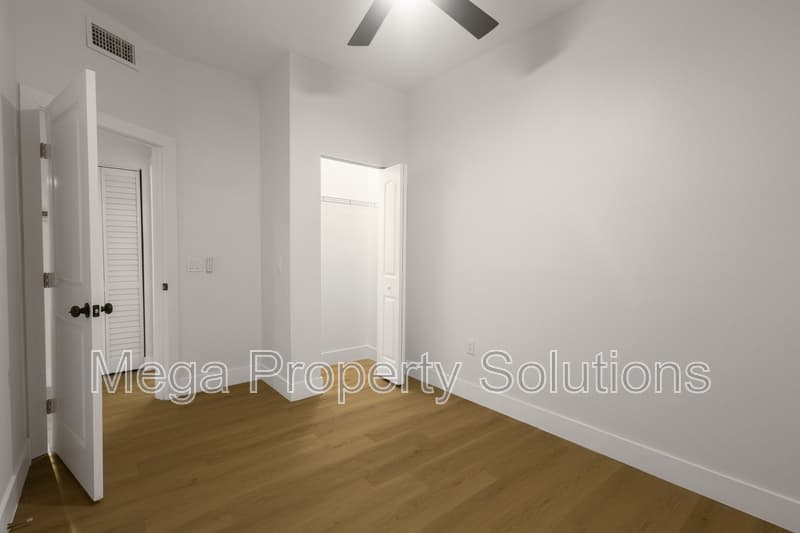 Tampa House: 910 East Osborne Avenue