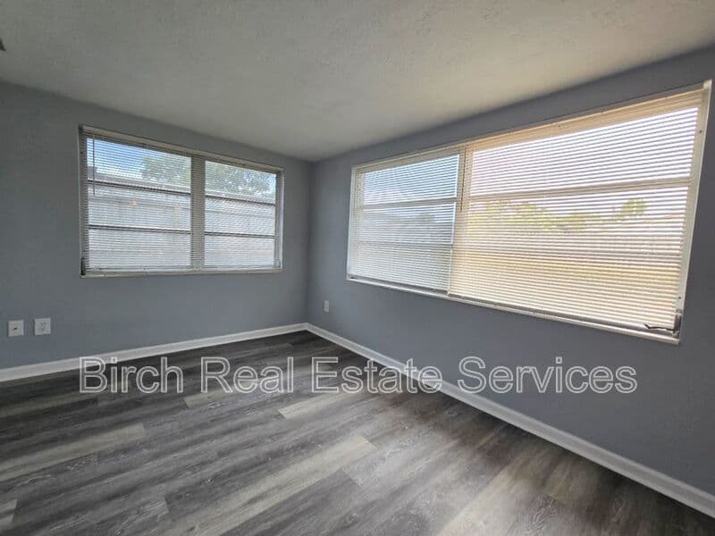 Holiday House: 3545 Nixon Rd