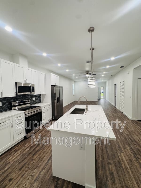 New Port Richey House: 6065 Vermont Avenue