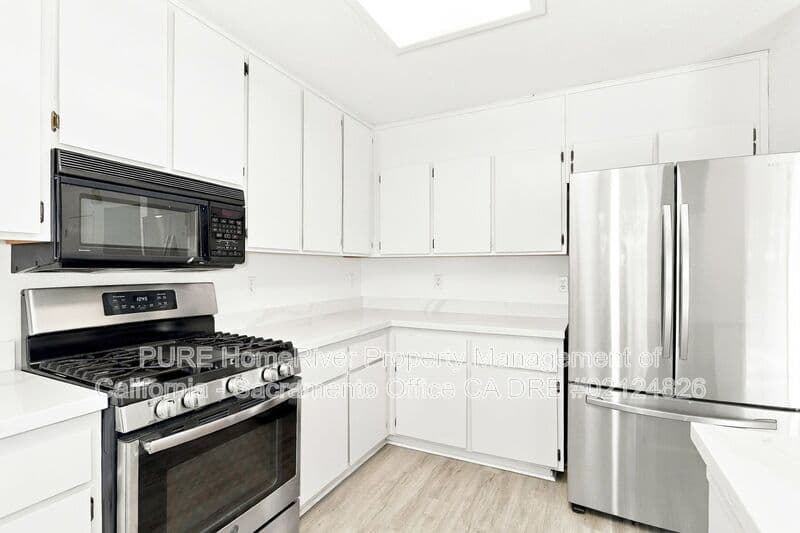 Davis House: 2224 Glacier Dr