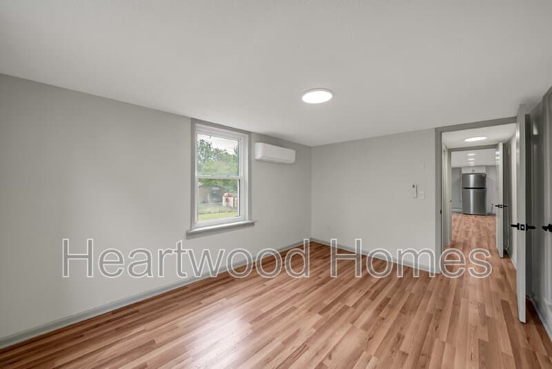 Columbia Condo: 1911 Cermack St