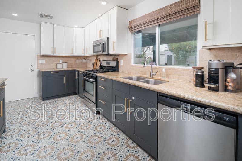 Phoenix House: 1731 W Highland Ave