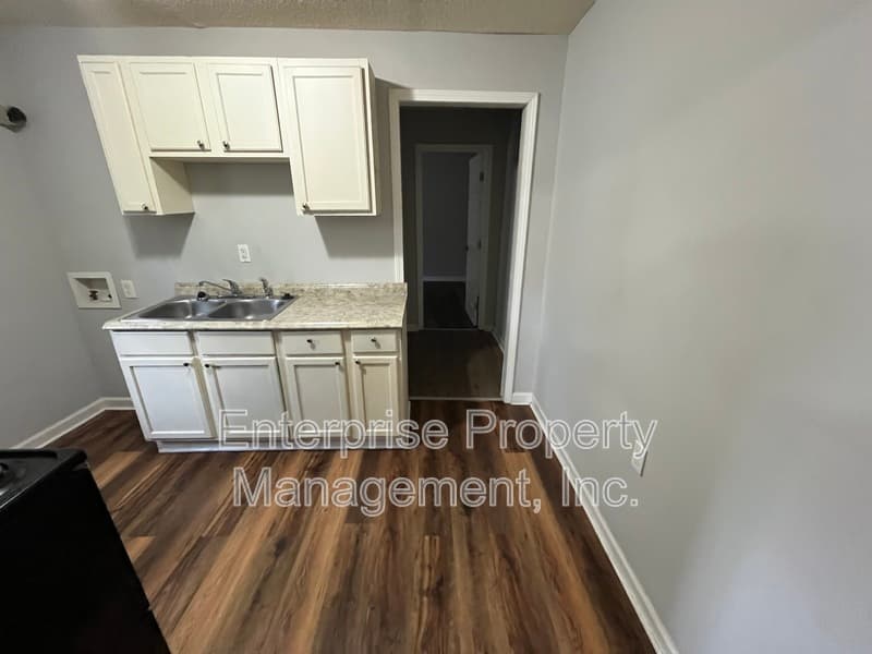 Memphis House: 677 Buntyn