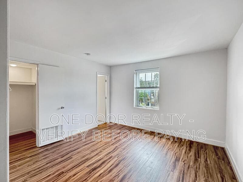 Williamsburg Condo: 732 Scotland Street