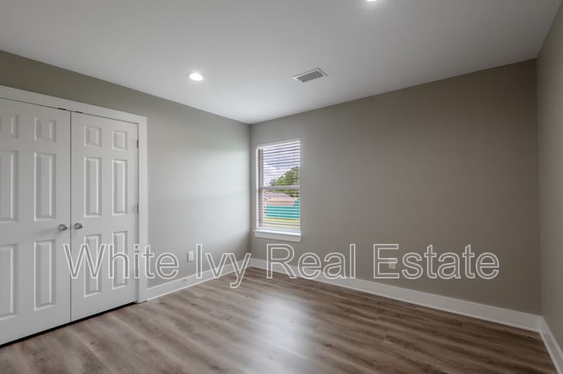 Point Blank House: 250 N Shady Oaks