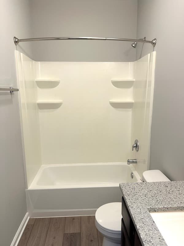 East Dundee Condo: 811 E Main St