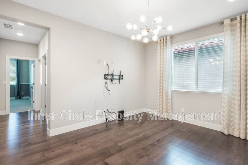 Brentwood House: 376 Bougainvilla Drive