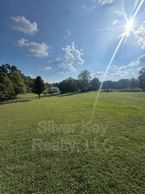 Athens House: 834 Highway 39 East