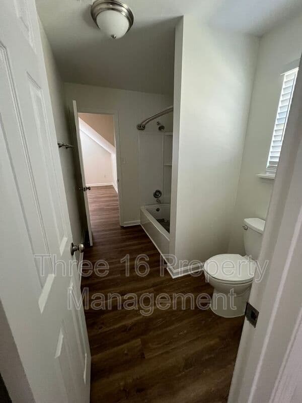 Evans House: 4211 Fairfield Cir