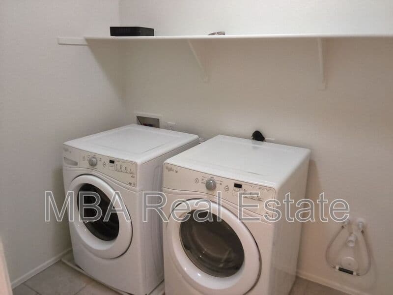 Mesa House: 3031 E Regina St
