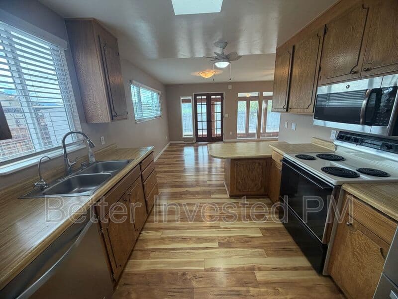 Ukiah House: 611 Tokay Ave