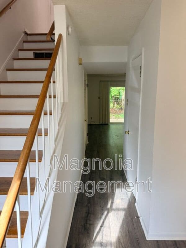 Henderson Condo: 1932 Oxford Rd