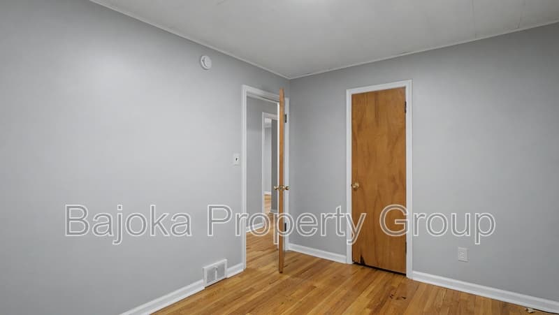 Lincoln Park House: 2957 Fort Park Boulevard