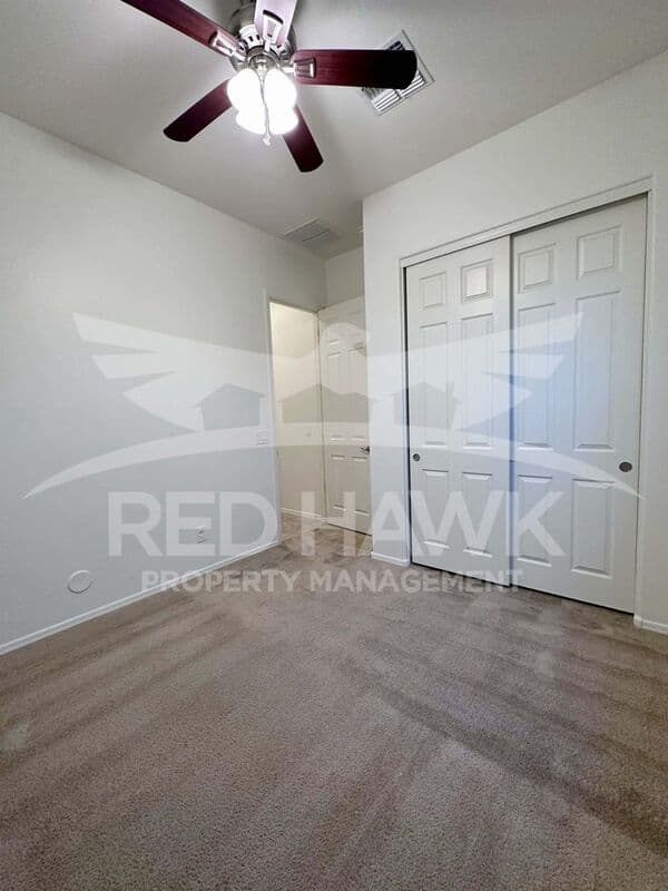 Gilbert House: 991 E Holland Park Dr