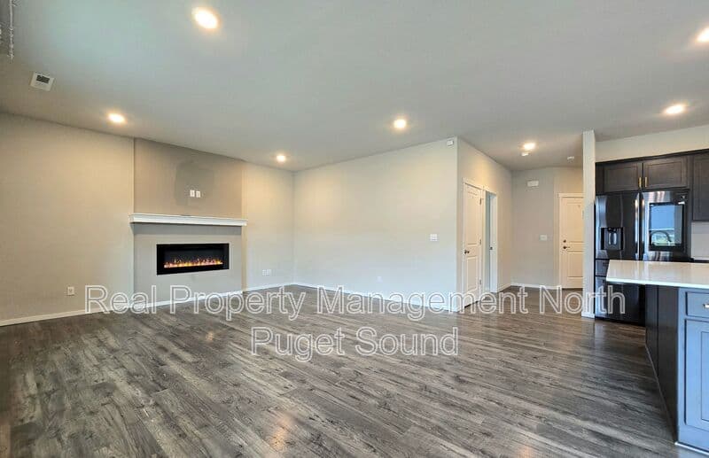 Granite Falls House: 9814 Hawkins Ave