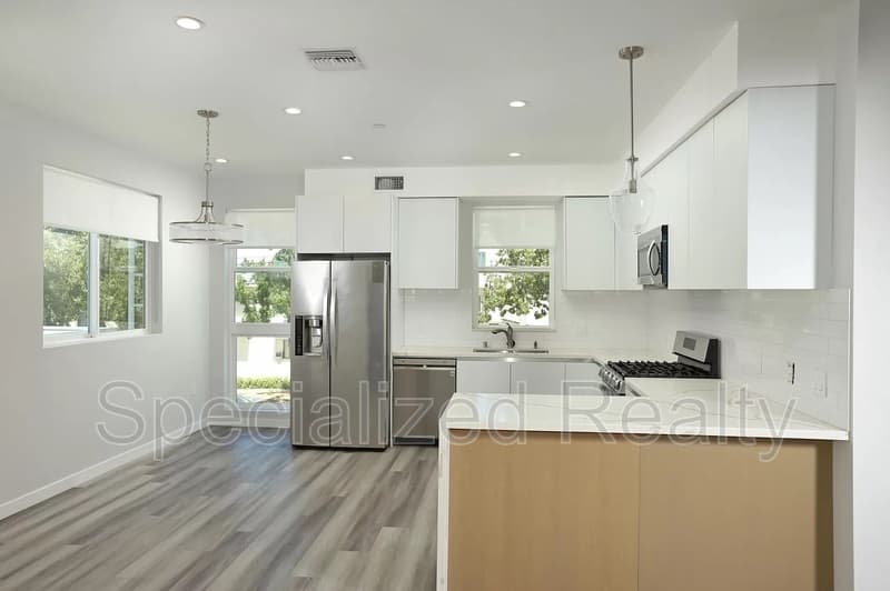 Los Angeles Townhome: 1406 Eagle Vista Drive