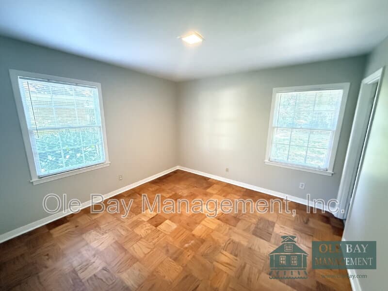 Mobile House: 320 Syracuse Street