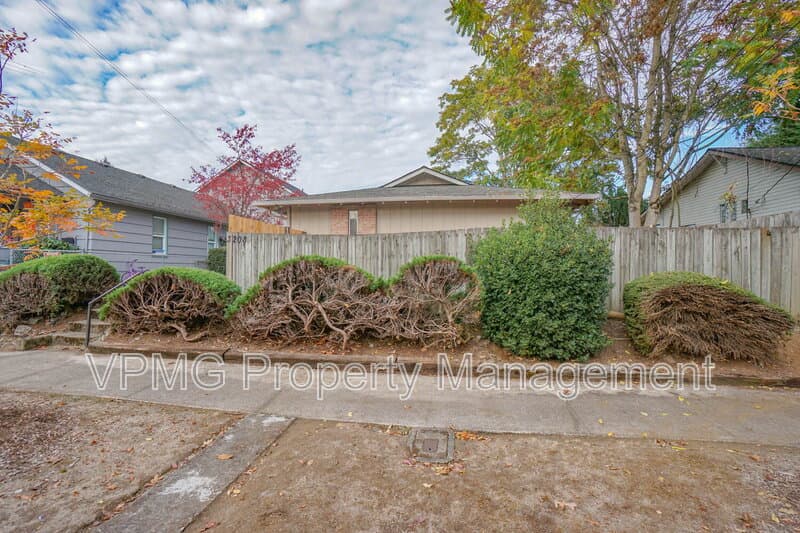 Vancouver Condo: 3208 M St