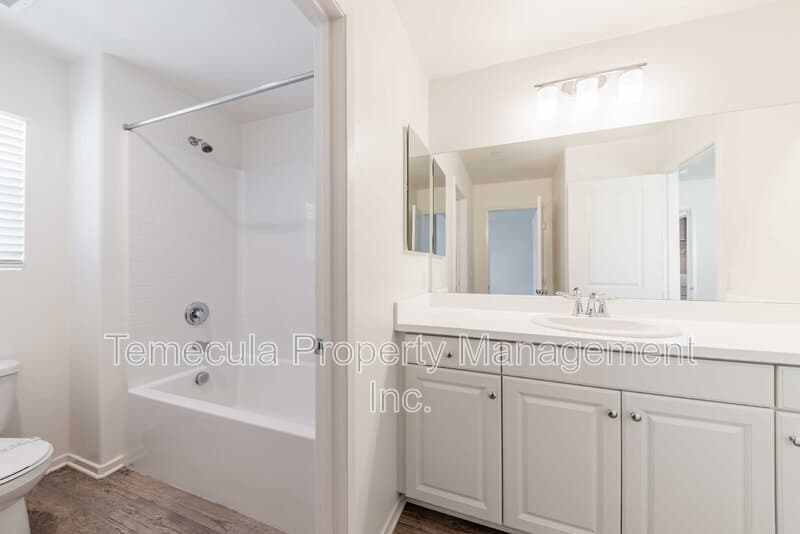 Fallbrook House: 35444 Asturian Way