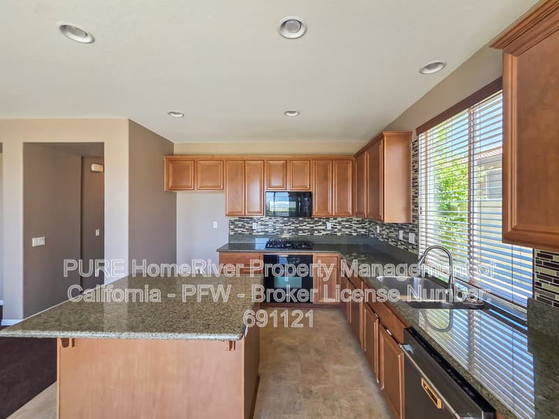 Wildomar House: 23655 Glazebrook Rd