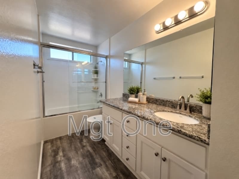 Irvine Condo: 61 Tarocco