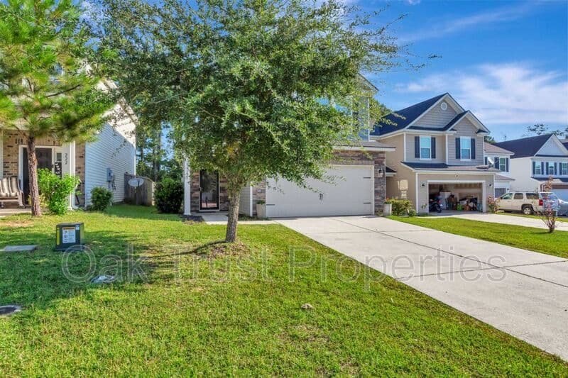 Moncks Corner House: 220 Lazy River Lane