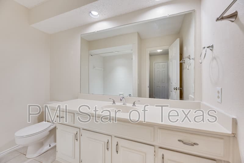 Plano Condo: 2130 Teakwood Ln