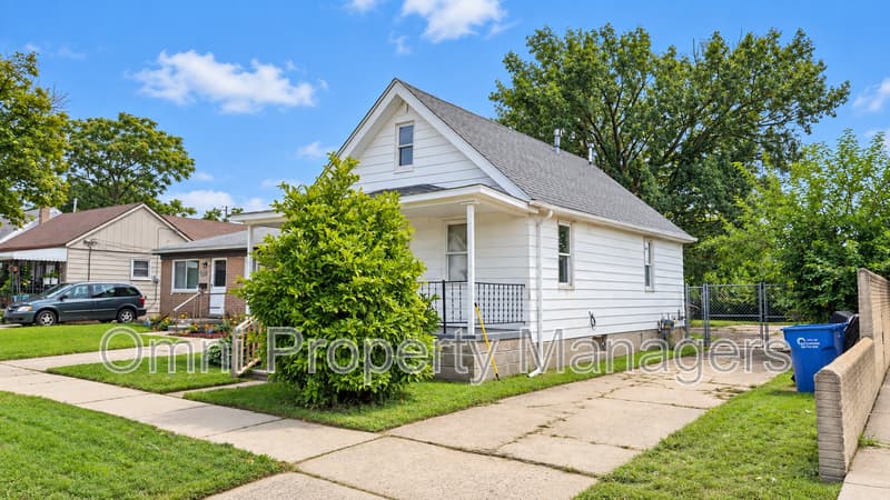 warren House: 8030 Chalmers Ave