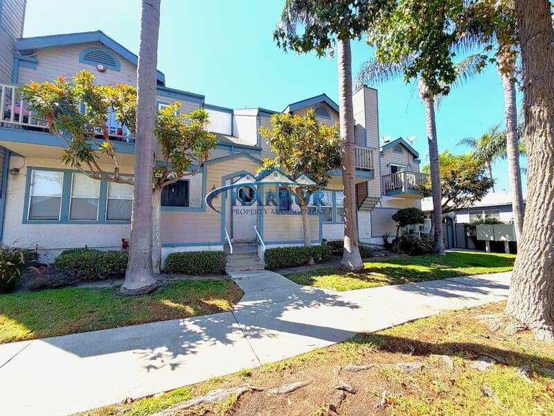 Long Beach Townhome: 533 Walnut Avenue