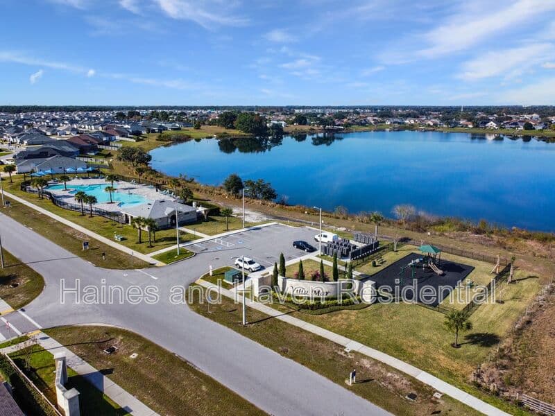 Winter Haven House: 409 Corso Loop