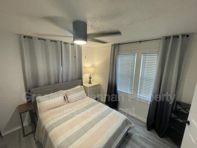 Savannah House: 626 East Waldburg Street