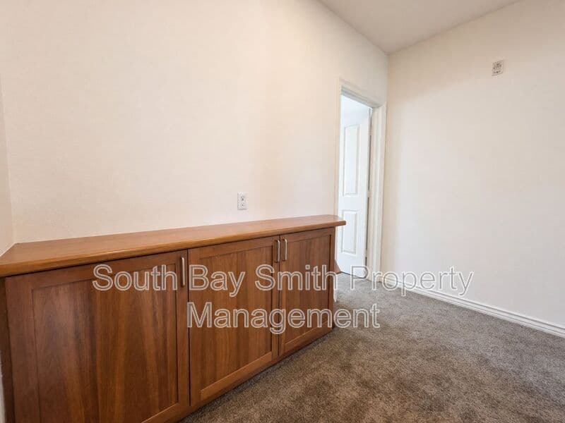 Redondo Beach Townhome: 84 Palos Verdes Blvd