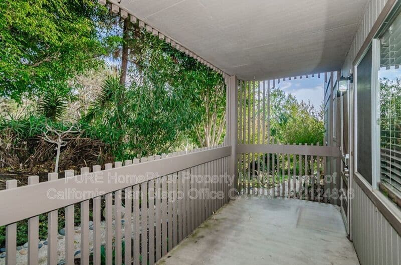Encinitas House: 155 Rosebay Dr