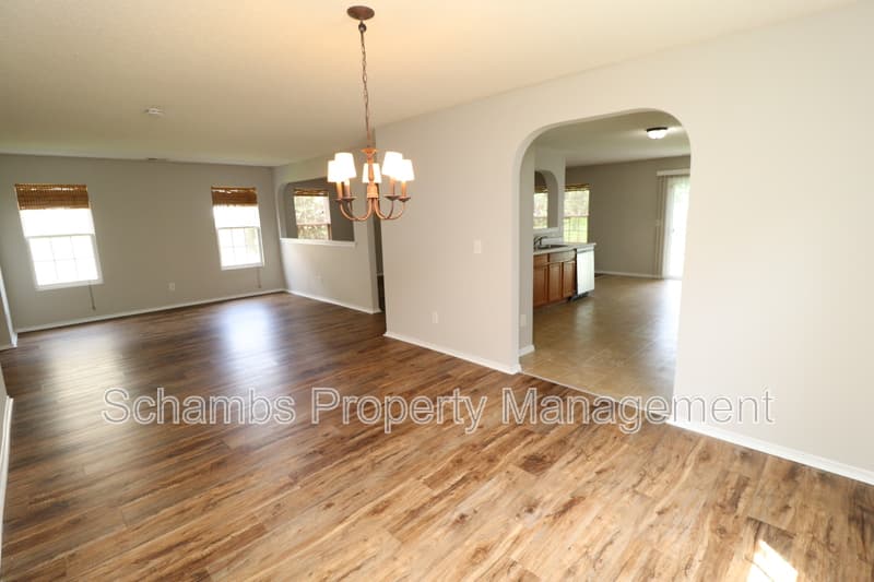 Durham House: 5 Bellmore Ct