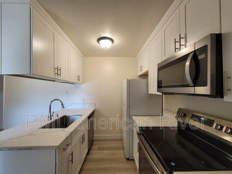 Citrus Heights Townhome: 6501 Greenback Ln
