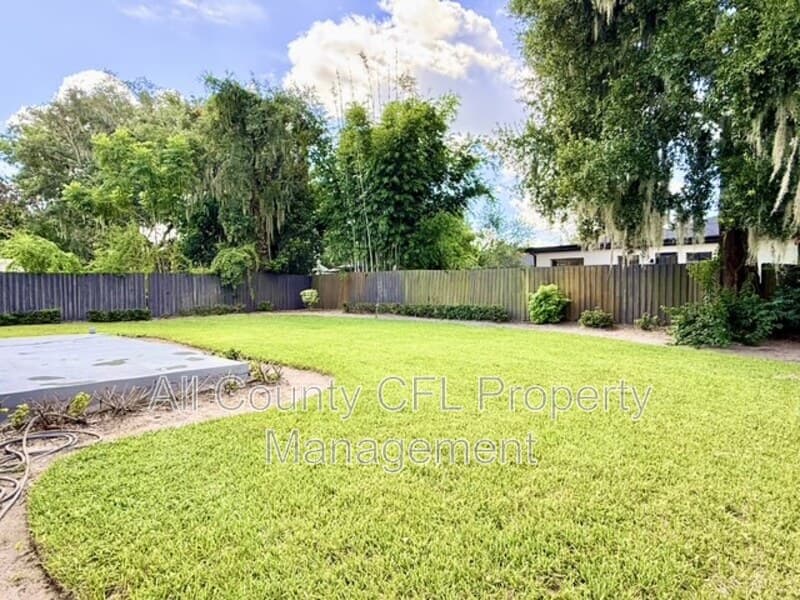 Orlando House: 2408 Corrine Drive
