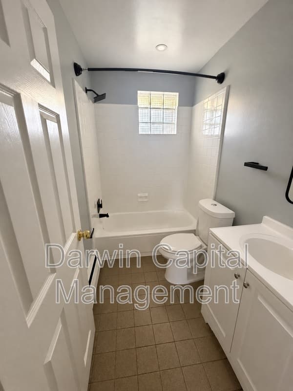 Oaklyn Condo: 500 Kendall Boulevard - 1B