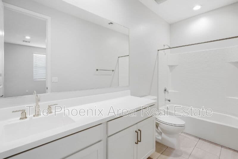 Maricopa House: 35786 W Santa Monica Ave