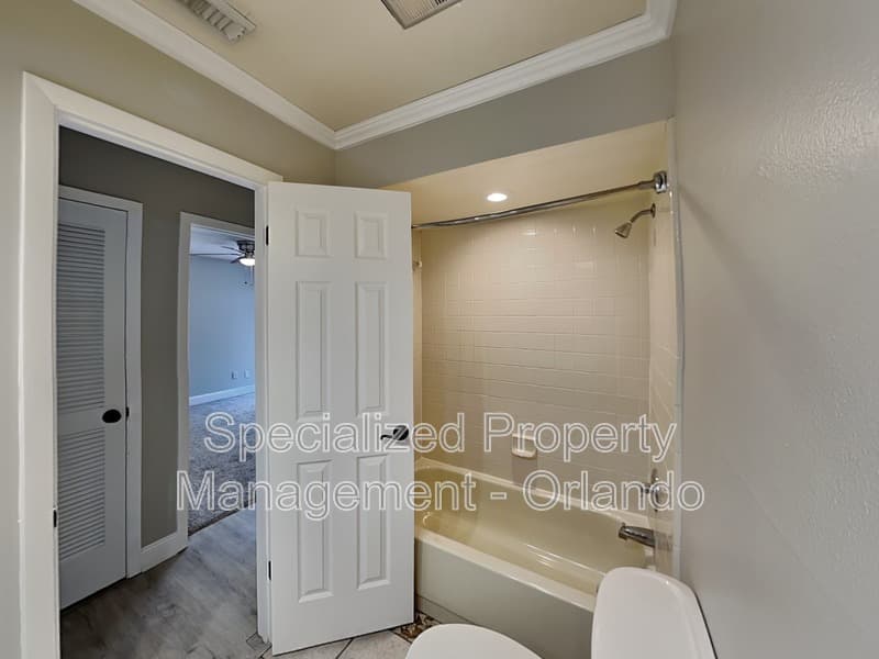 Longwood House: 220 S Fox Chase Pt