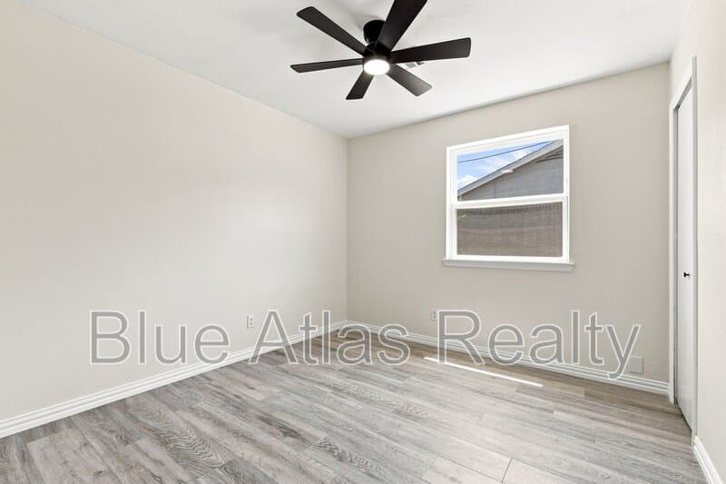 Dallas House: 6008 Golden Gate Drive