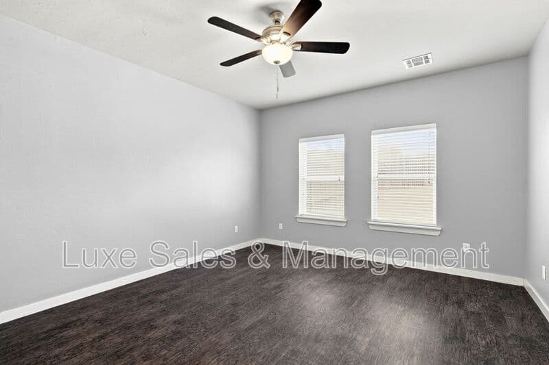 Edmond Condo: 17612 Hampton Park Dr
