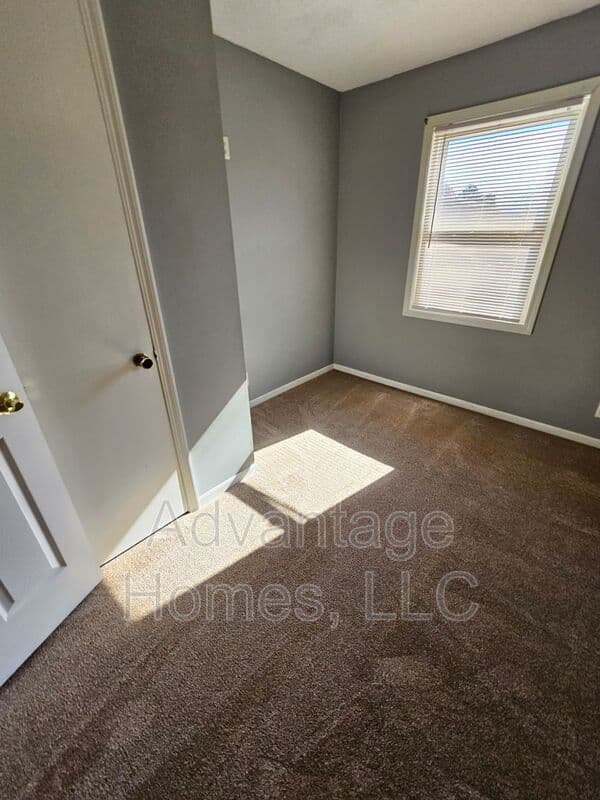 Olathe House: 1035 W Sheridan St