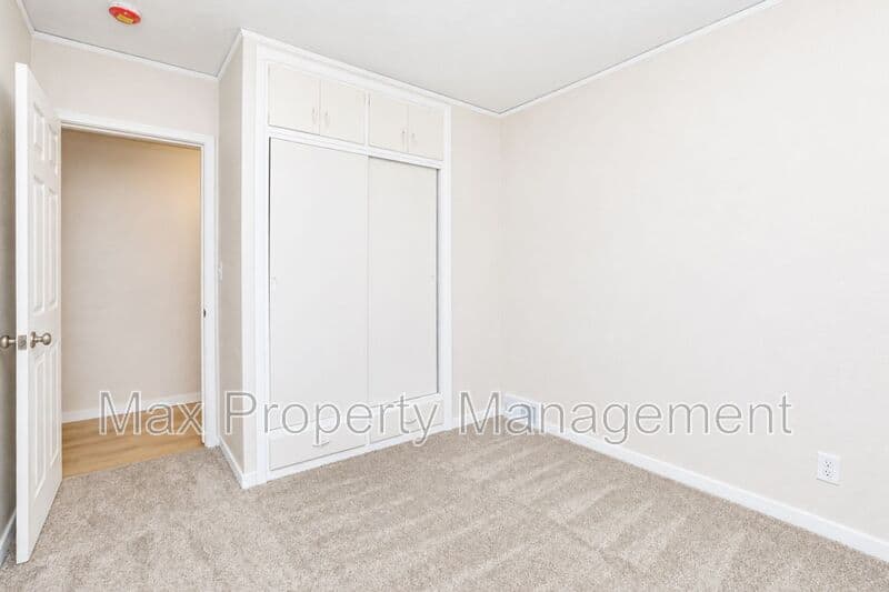 Des Moines House: 6306 Sherrick Ave