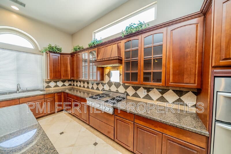 Riverside House: 17425 Cyrus Lane